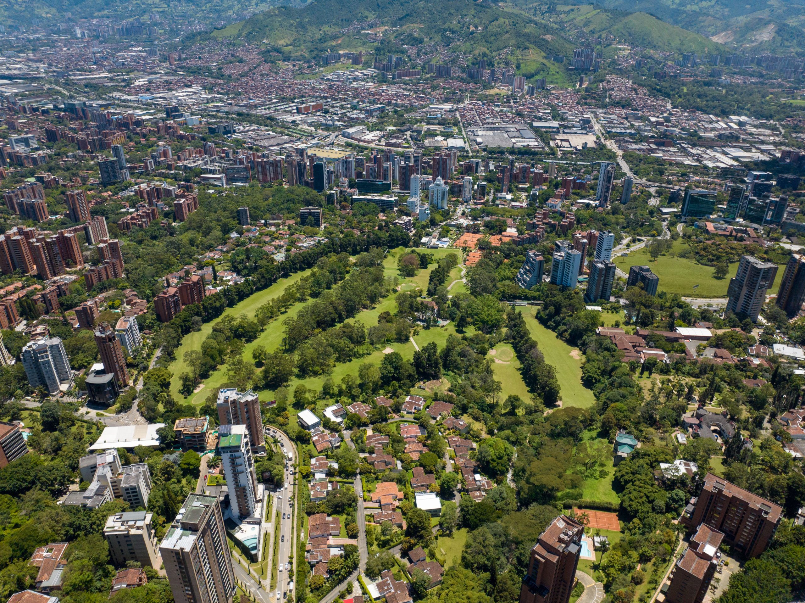 Nuevos desarrollos urbanísticos aumentan el valor de la propiedad en Medellín